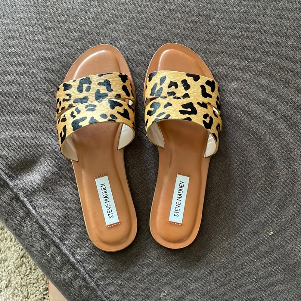 Brand New never worn slippers Steve Madden. Size 8.